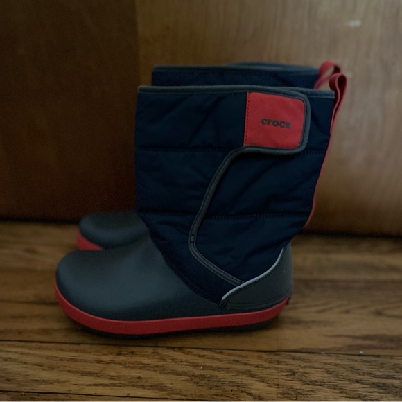 Navy blue and red Crocs boots size 2 - Picture 2 of 8